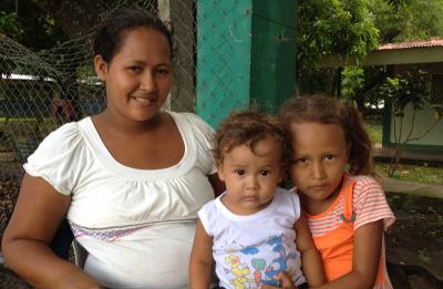 Mother and her children in the community of Trohilo